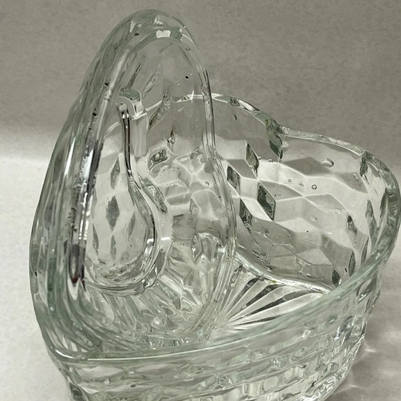 Vintage Homco FOSTORIA AMERICAN Pattern Heart Shaped Crystal Dish with lid USA - Picture 5 of 5